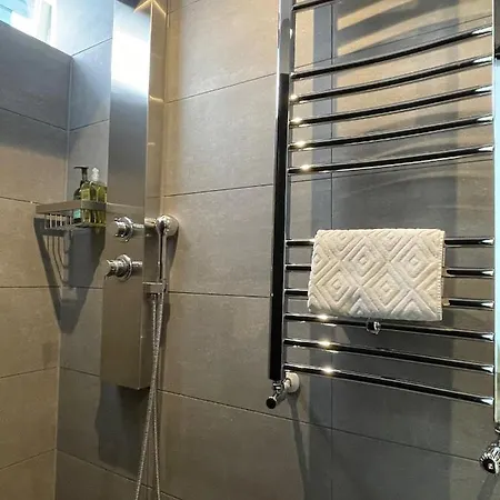 Décor Canal House