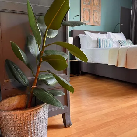 Décor Canal House 4*