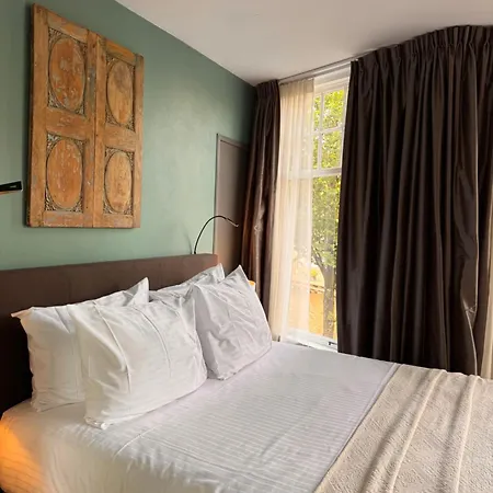Décor Canal House