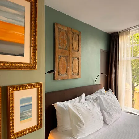 Décor Canal House 4*