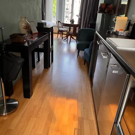 Décor Canal House