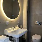 B&B Decor Canal House