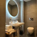 B&B Decor Canal House