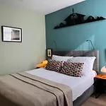 Decor Canal House فندق مبيت وإفطار 4*