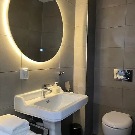 Bed & Breakfast Decor Canal House