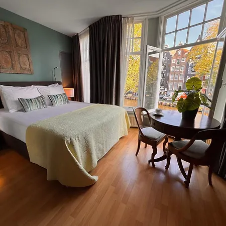 Bed & Breakfast Décor Canal House