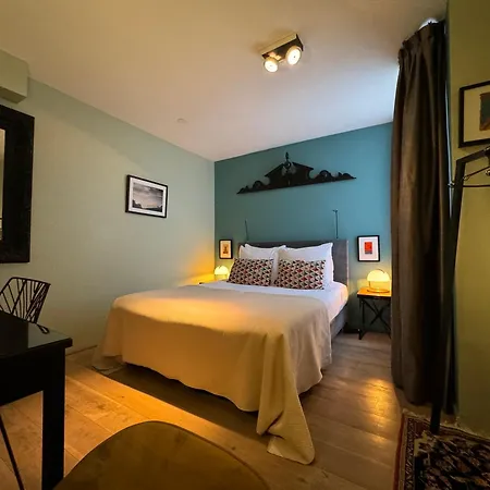 Décor Canal House