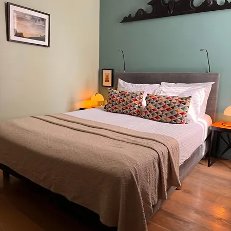 Decor Canal House B&B *