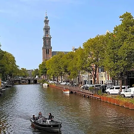 Décor Canal House