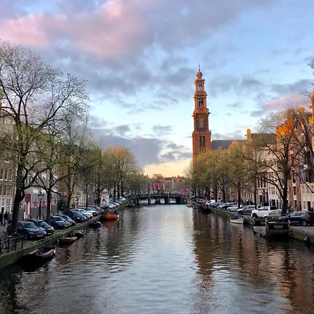Bed & Breakfast Decor Canal House