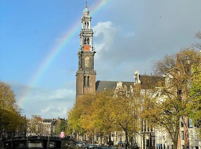 לינה וארוחת בוקר Decor Canal House 4*