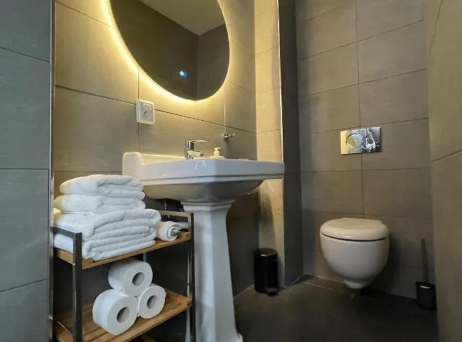 Decor Canal House 4*