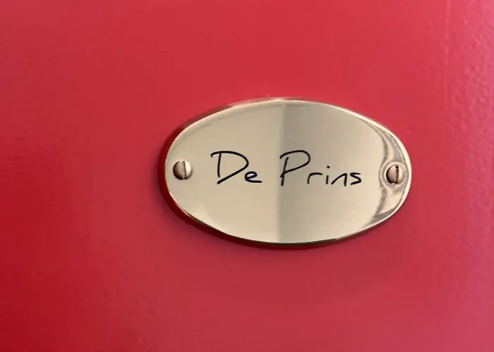 לינה וארוחת בוקר Decor Canal House 4*