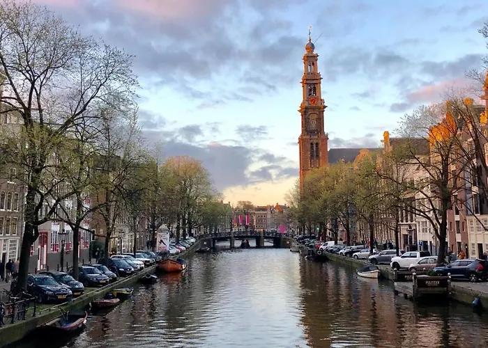 לינה וארוחת בוקר Decor Canal House