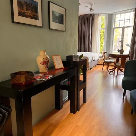 Decor Canal House B&B 4*