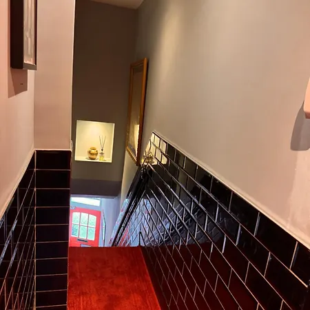 לינה וארוחת בוקר Decor Canal House 4*