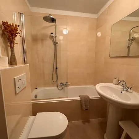 Decor Canal House לינה וארוחת בוקר